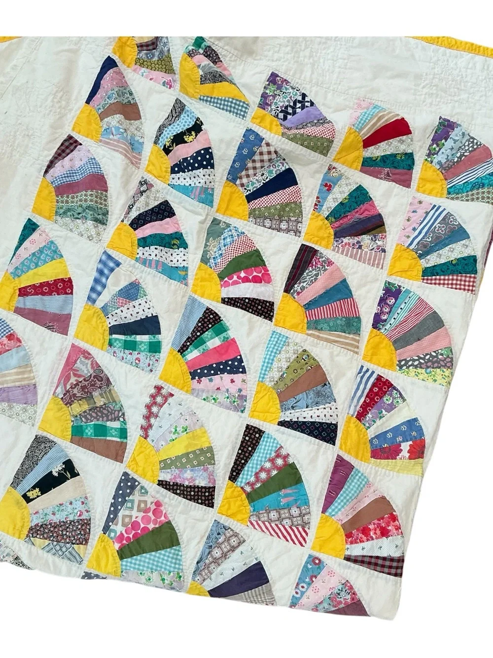 Vintage hand stitched 1930s/40s grandmother’s fan quilt 83 x 98 USA made